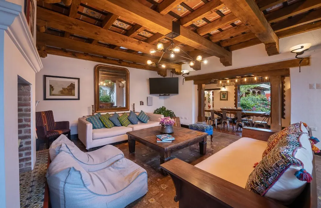 Barbara'S Boutique Hostel-1