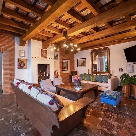Barbara'S Boutique Hostel-2